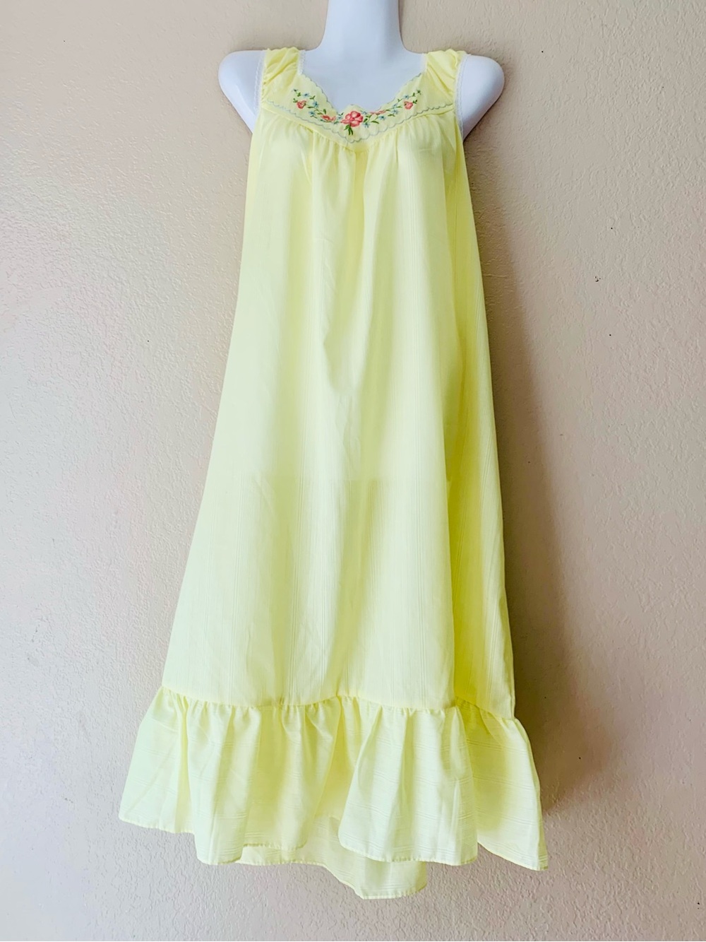Vintage KATZ Butter Yellow Floral Embroidered CottageCore Nightgown Size L - Picture 2 of 9